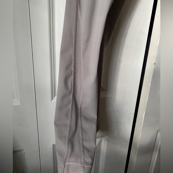 Lululemon High Waisted Light Purple Train Times Leggings 24” ( size 0 ) - Picture 7 of 12
